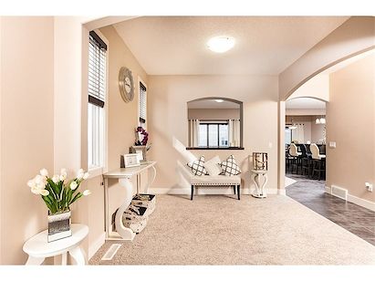 Calgary 3 + Den bedrooms Main Floor for rent. Property photo: 332893-2