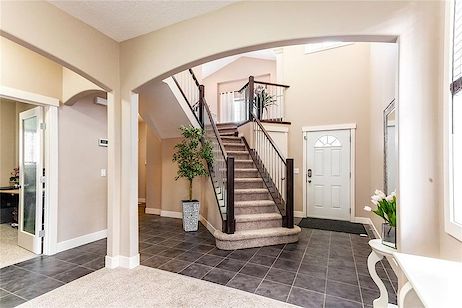 Calgary 3 + Den bedrooms Main Floor for rent. Property photo: 332893-3