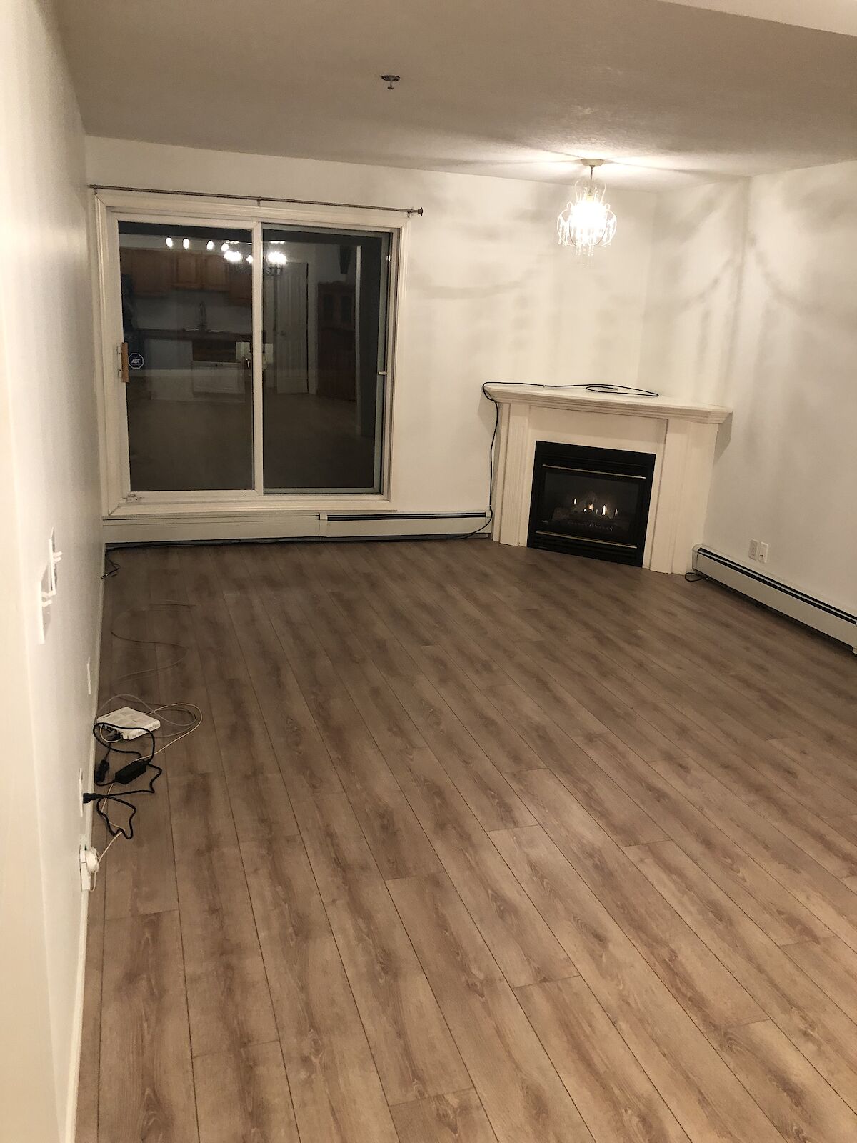Calgary 2 bedrooms Condo Unit for rent. Property photo: 334058-1