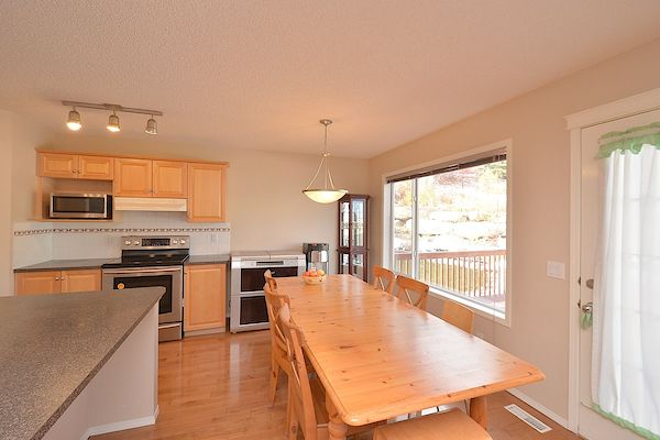 Calgary 5 + Den bedrooms House for rent. Property photo: 334424-3