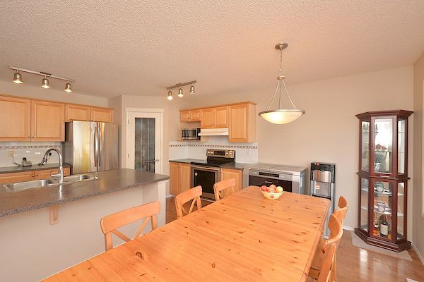 Calgary 5 + Den bedrooms House for rent. Property photo: 334424-2