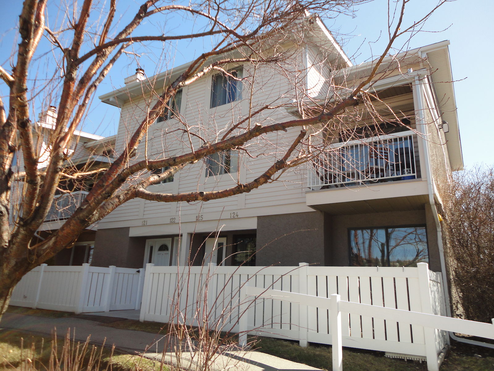 Calgary 2 bedrooms Townhouse for rent. Property photo: 336767-1