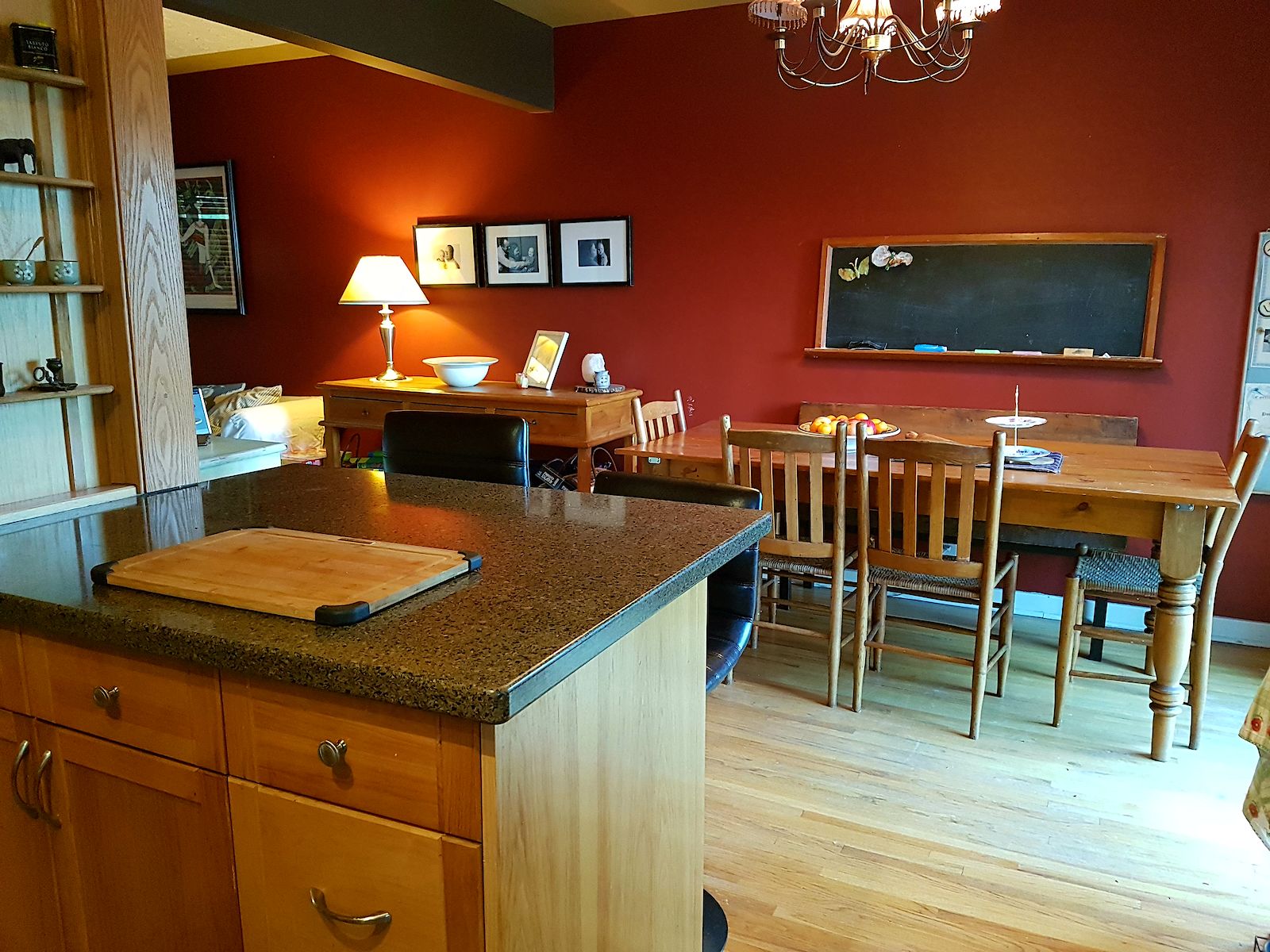 Calgary 3 + Den bedrooms Duplex for rent. Property photo: 337526-1