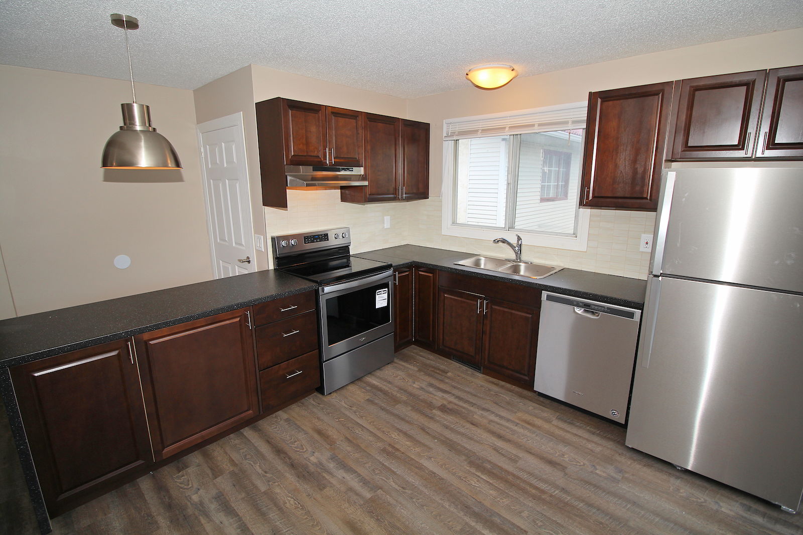 Calgary 3 bedrooms Main Floor for rent. Property photo: 33880-1