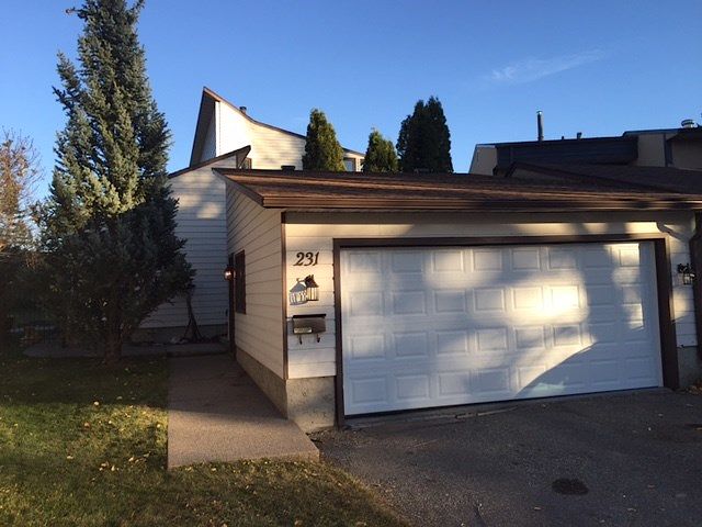 Calgary 4 + Den bedrooms House for rent. Property photo: 339515-1