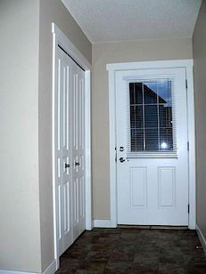 Hallway Okotoks 3 bedrooms Townhouse for rent. Property photo: 33984-3
