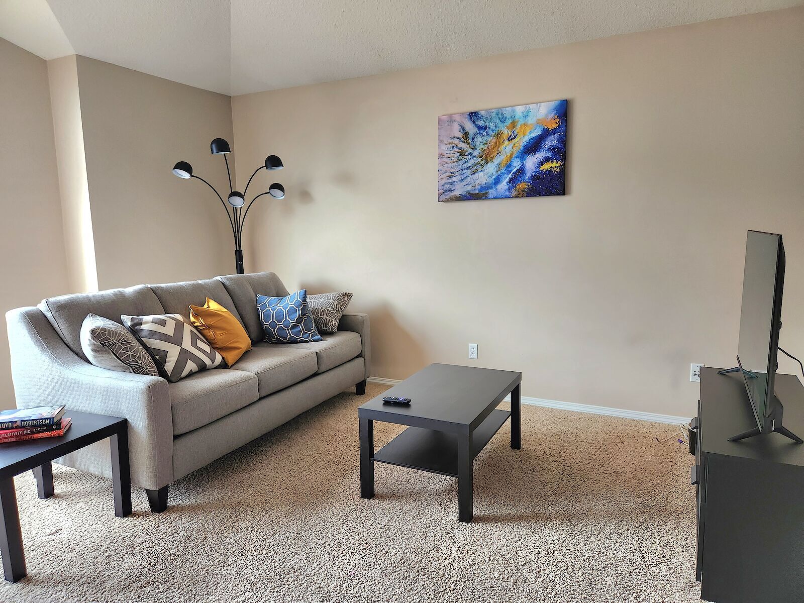 Calgary 2 bedrooms Condo Unit for rent. Property photo: 340439-1