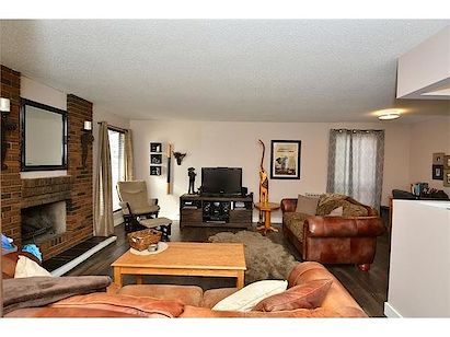 Living+room Calgary 3 bedrooms Main Floor for rent. Property photo: 341316-3