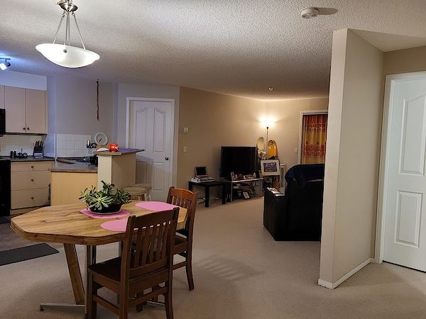 Calgary 2 bedrooms Condo Unit for rent. Property photo: 341427-2