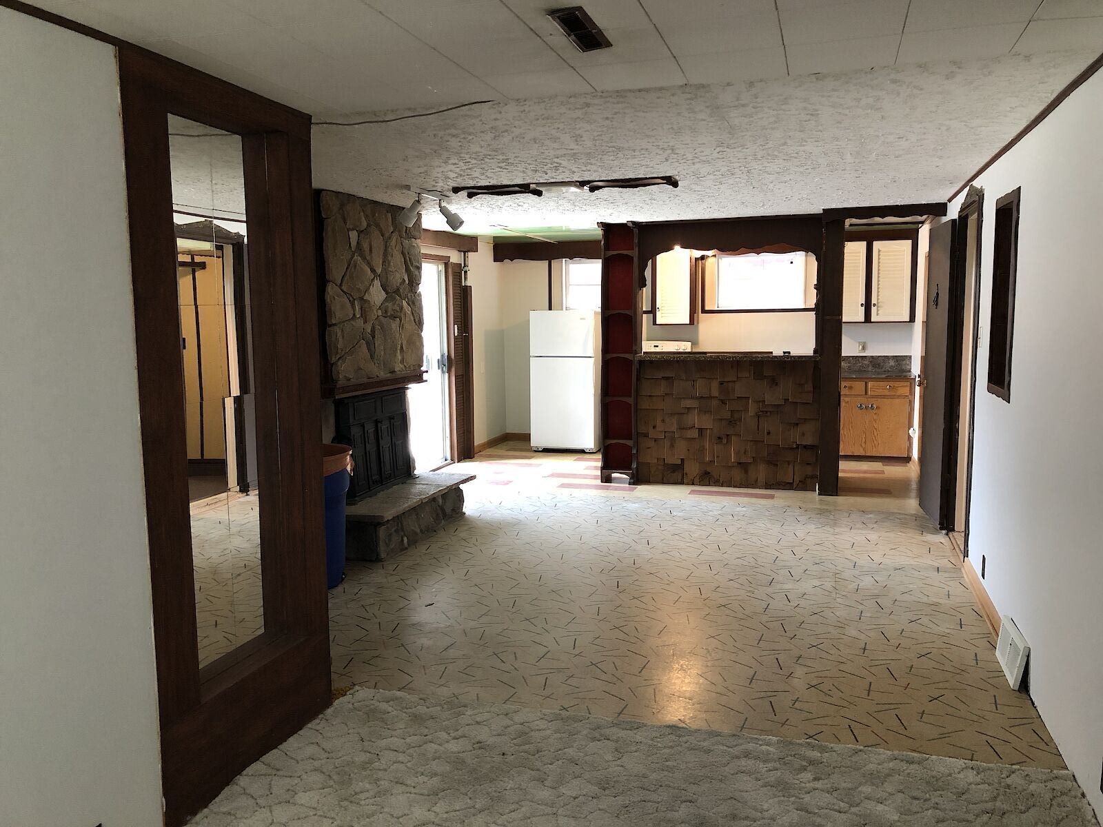 Calgary 1 bedroom Basement for rent. Property photo: 341633-1