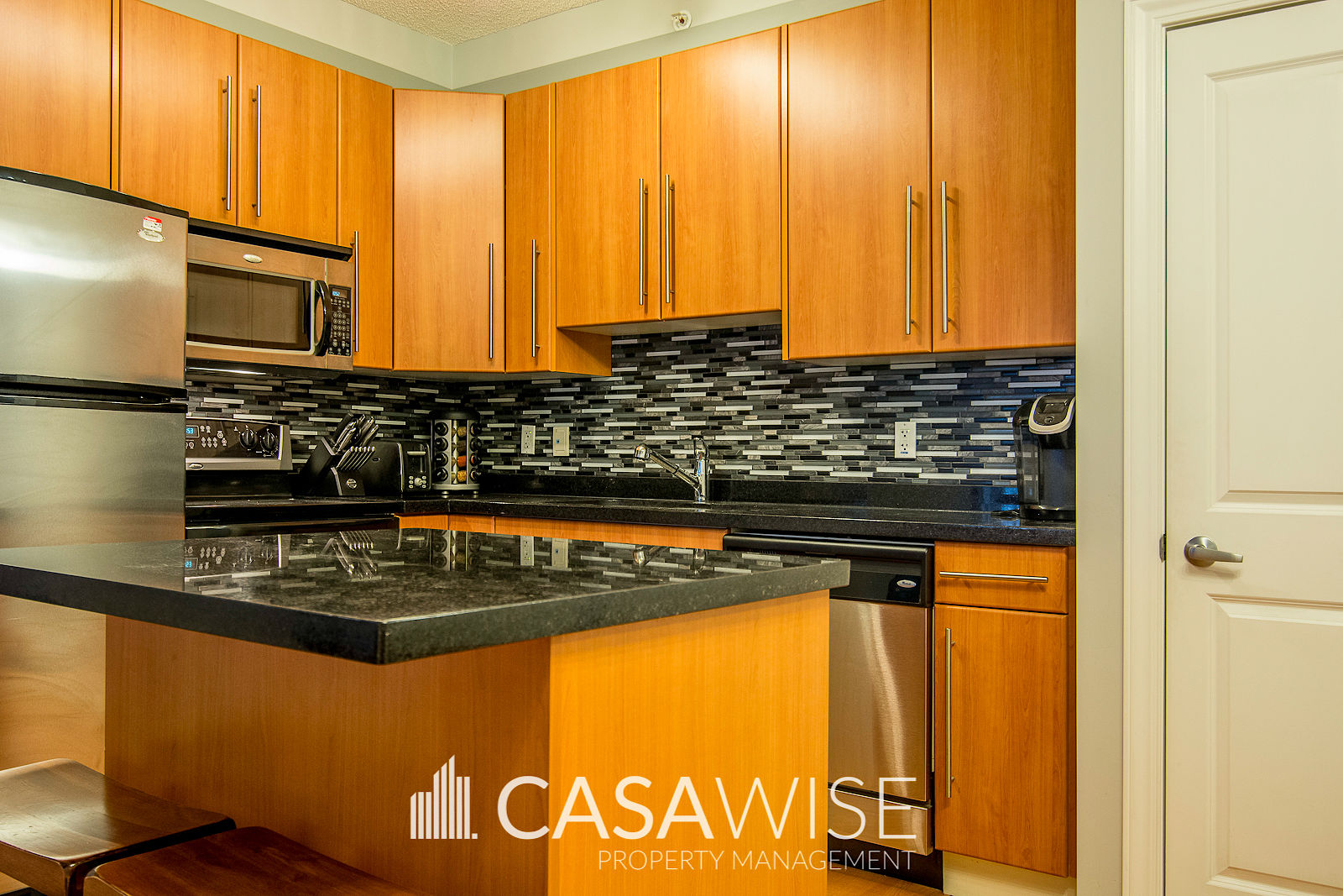 Edmonton 2 bedrooms Condo Unit for rent. Property photo: 341650-1
