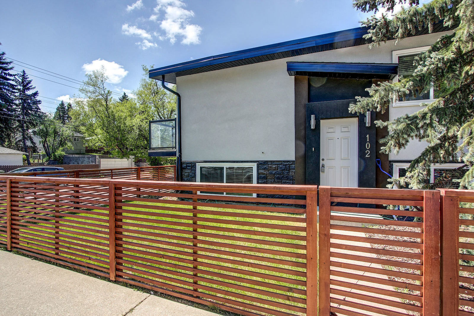 Private+Yard+ Calgary 2 bedrooms Townhouse for rent. Property photo: 341715-1