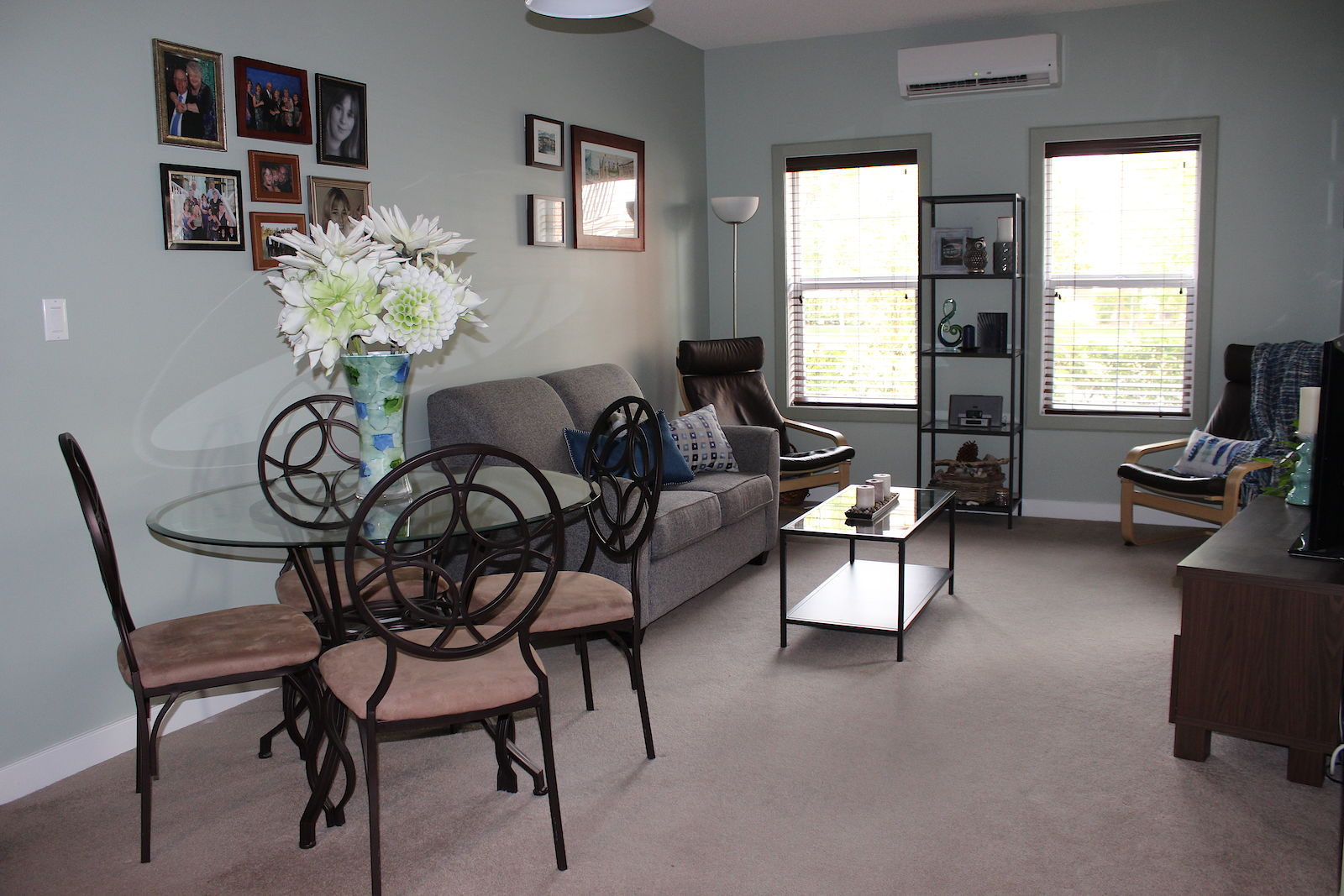 Calgary 2 + Den bedrooms Condo Unit for rent. Property photo: 341904-1