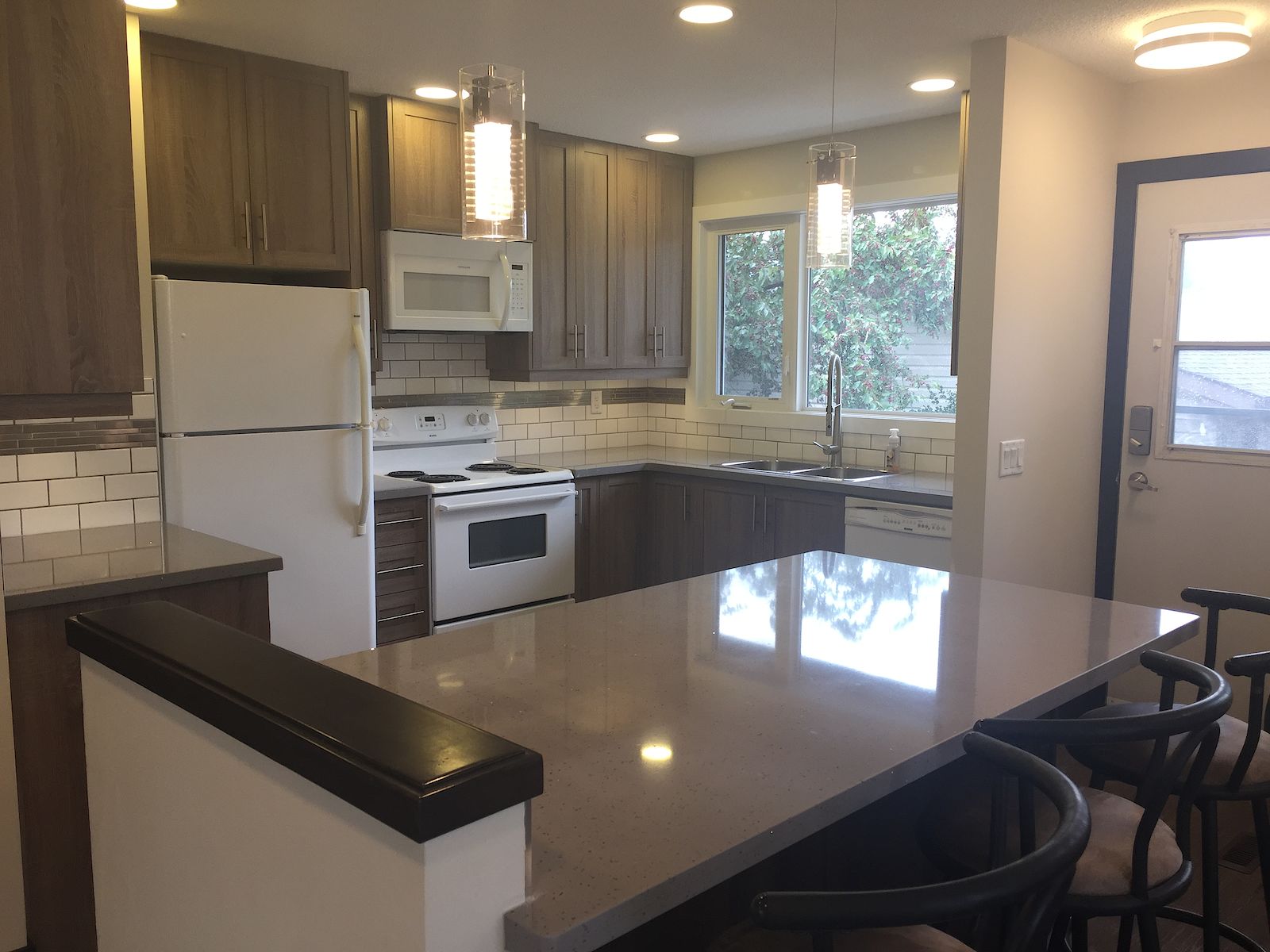 Airdrie 3 bedrooms Main Floor for rent. Property photo: 344258-1