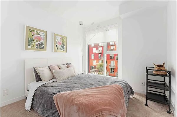Vancouver 2 + Den bedrooms Condo Unit for rent. Property photo: 345949-2