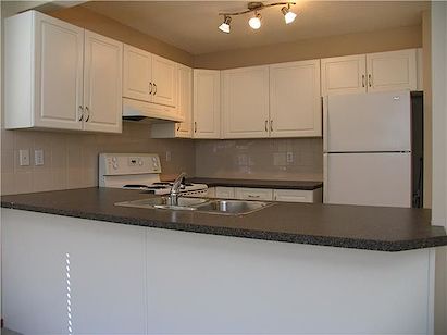 Kitchen Calgary 3 bedrooms Townhouse for rent. Property photo: 348372-3