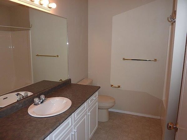Leduc 2 + Den bedrooms Apartment for rent. Property photo: 348963-3