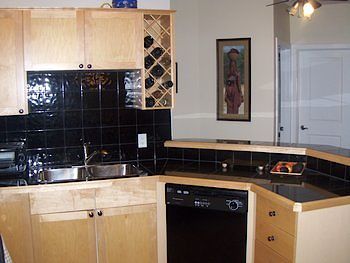 Calgary 2 bedrooms Condo Unit for rent. Property photo: 34966-2