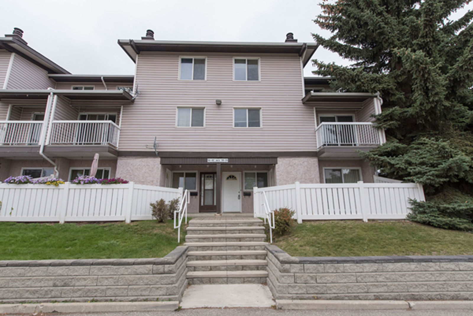 Calgary 3 bedrooms Room For Rent for rent. Property photo: 350828-1