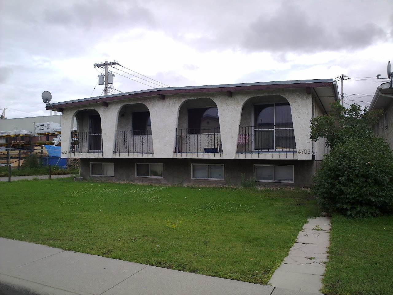 Calgary 4 bedrooms Duplex for rent. Property photo: 35250-1