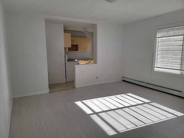 Calgary studio Loft for rent. Property photo: 355638-2