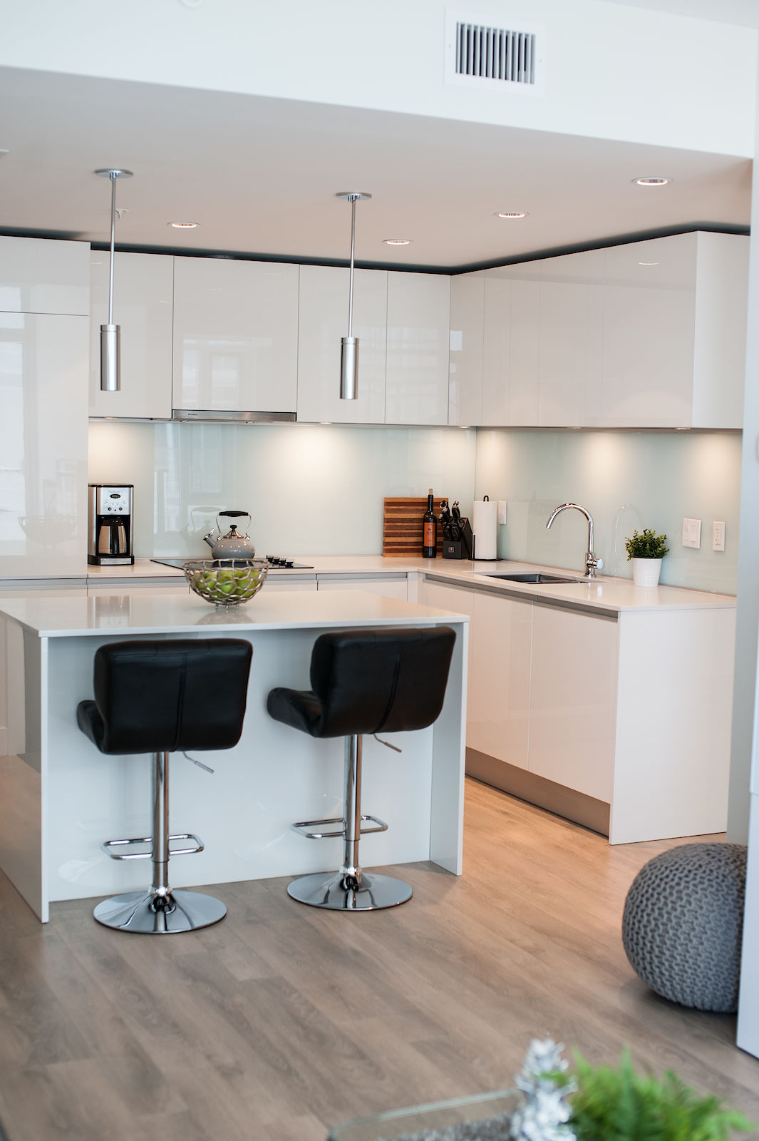 Calgary 1 bedroom Condo Unit for rent. Property photo: 356937-1