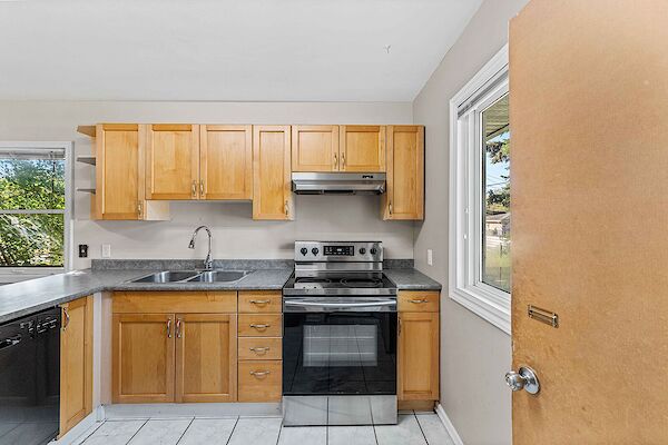 Edmonton 3 bedrooms Main Floor for rent. Property photo: 357226-3