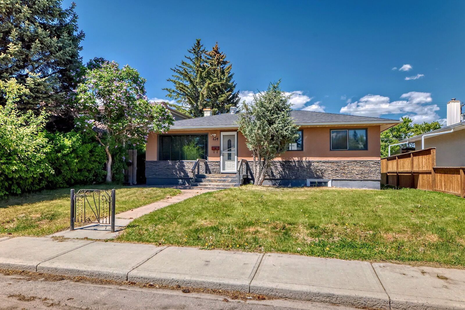 Calgary 2 bedrooms Basement for rent. Property photo: 357745-1