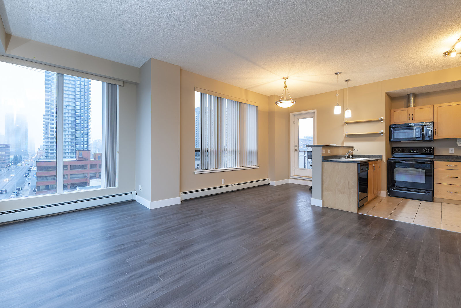 Calgary 2 bedrooms Condo Unit for rent. Property photo: 360394-1