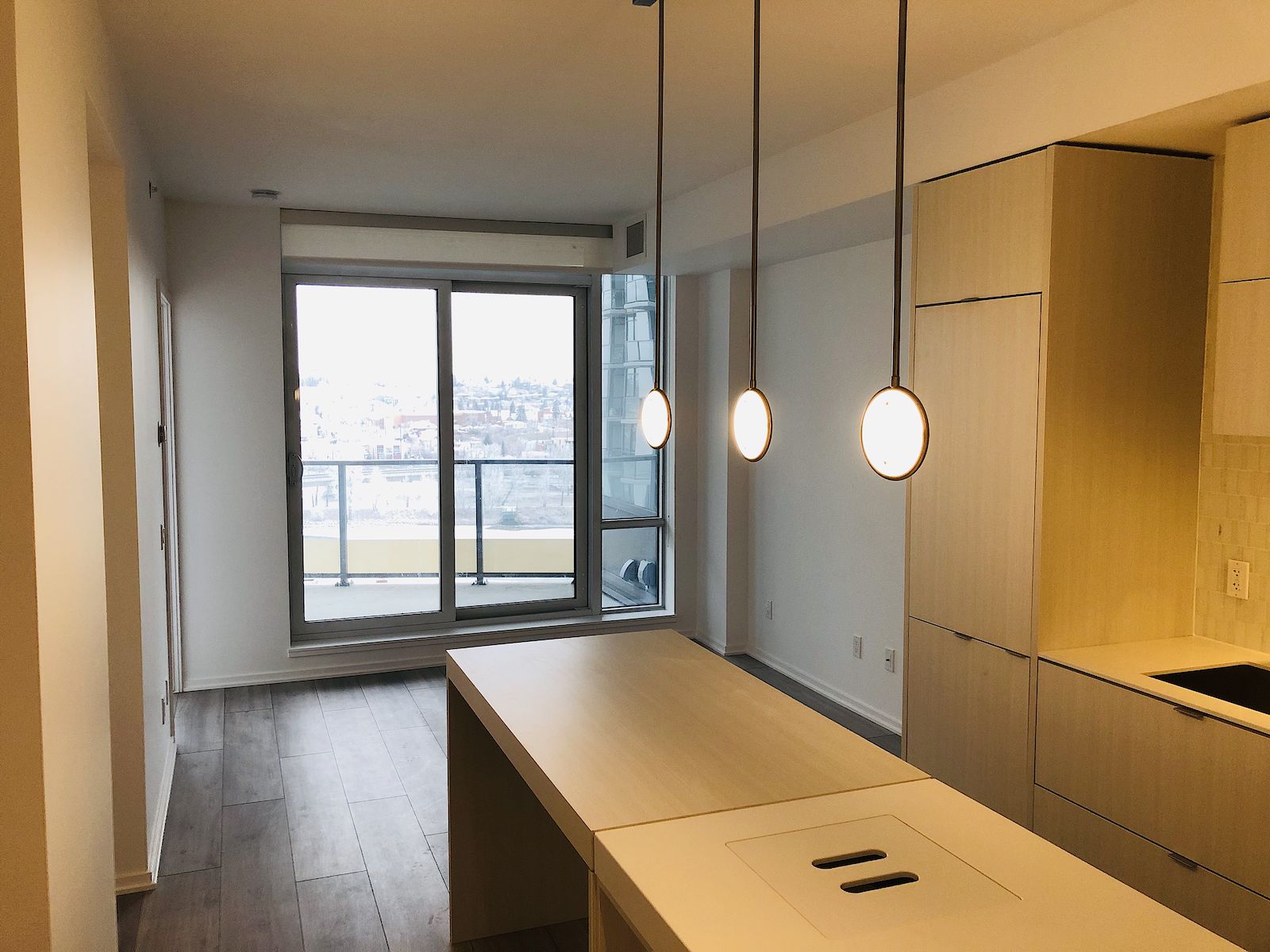 Calgary 1 bedroom Condo Unit for rent. Property photo: 360752-1