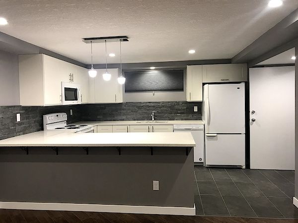 Kitchen Calgary 2 bedrooms Basement for rent. Property photo: 361197-3