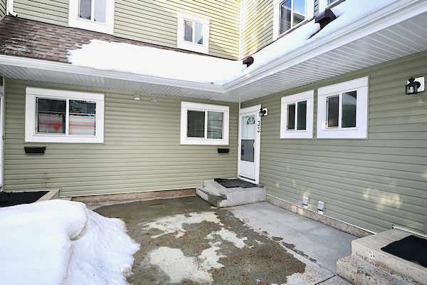 Edmonton 3 bedrooms Townhouse for rent. Property photo: 364460-2