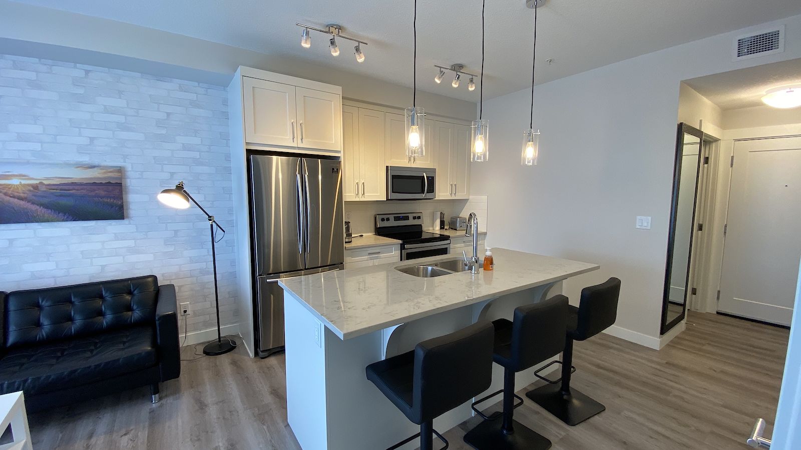 Calgary 1 bedroom Condo Unit for rent. Property photo: 364912-1