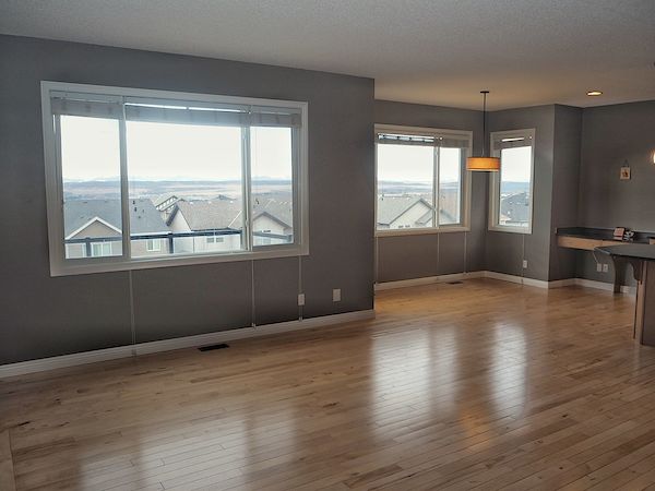 Living+Room+%26amp%3B+Breakfast+Nook Cochrane 4 bedrooms Main Floor for rent. Property photo: 367181-3