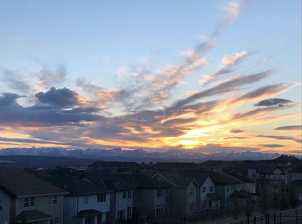 Sunsets+from+the+deck Cochrane 4 bedrooms Main Floor for rent. Property photo: 367181-2