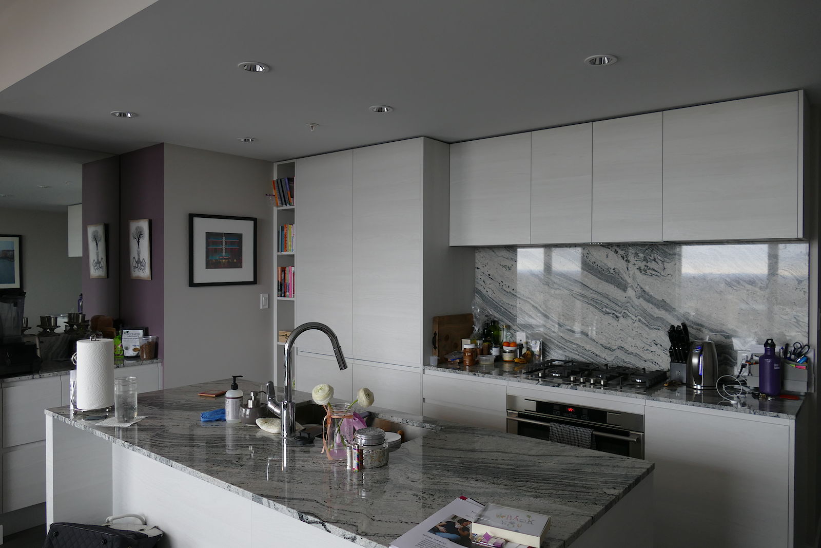 Calgary 2 + Den bedrooms Condo Unit for rent. Property photo: 371009-1