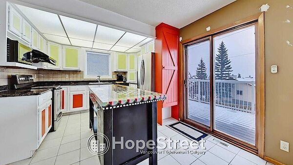 Calgary 5 + Den bedrooms House for rent. Property photo: 371150-3