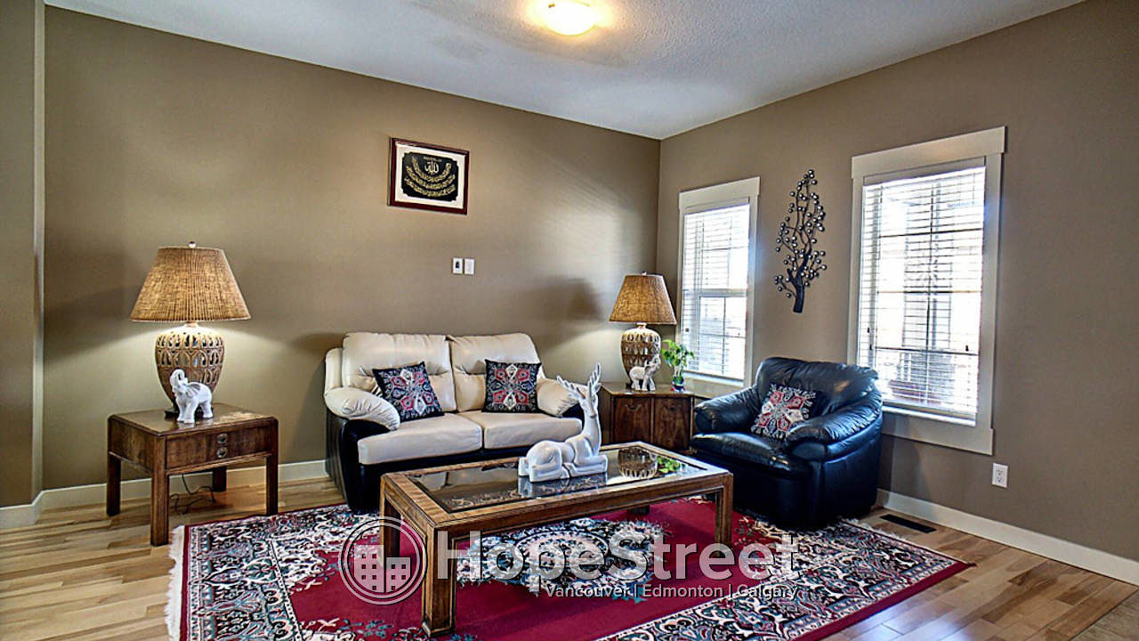 Calgary 4 bedrooms Duplex for rent. Property photo: 371250-1