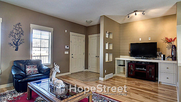 Calgary 4 bedrooms Duplex for rent. Property photo: 371250-2