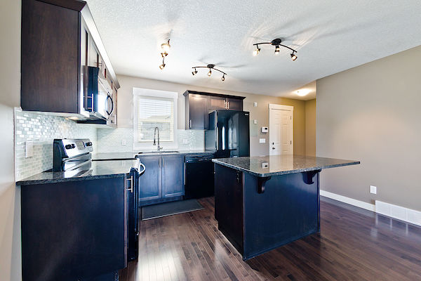 Calgary 2 + Den bedrooms Duplex for rent. Property photo: 373073-2