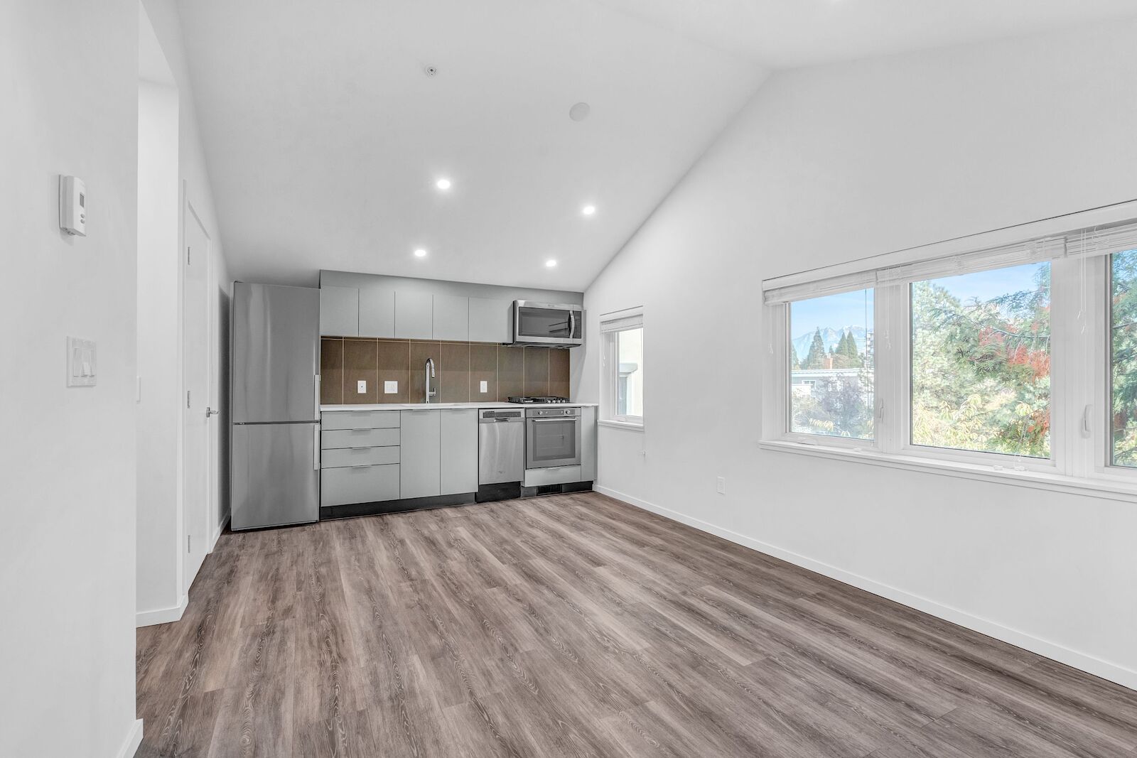 Vancouver 2 bedrooms Apartment for rent. Property photo: 375872-1