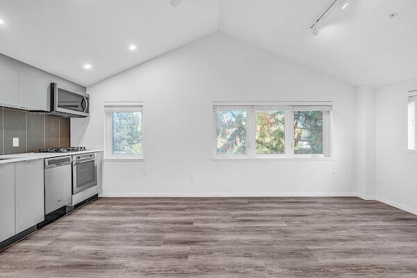 Vancouver 2 bedrooms Apartment for rent. Property photo: 375872-2