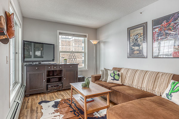 Calgary 2 bedrooms Condo Unit for rent. Property photo: 376318-2