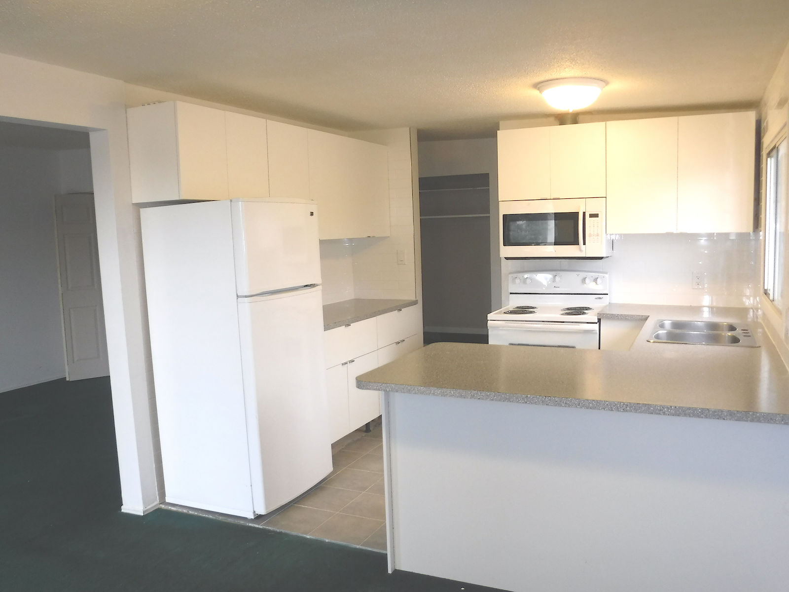 Calgary 3 bedrooms Main Floor for rent. Property photo: 37706-1