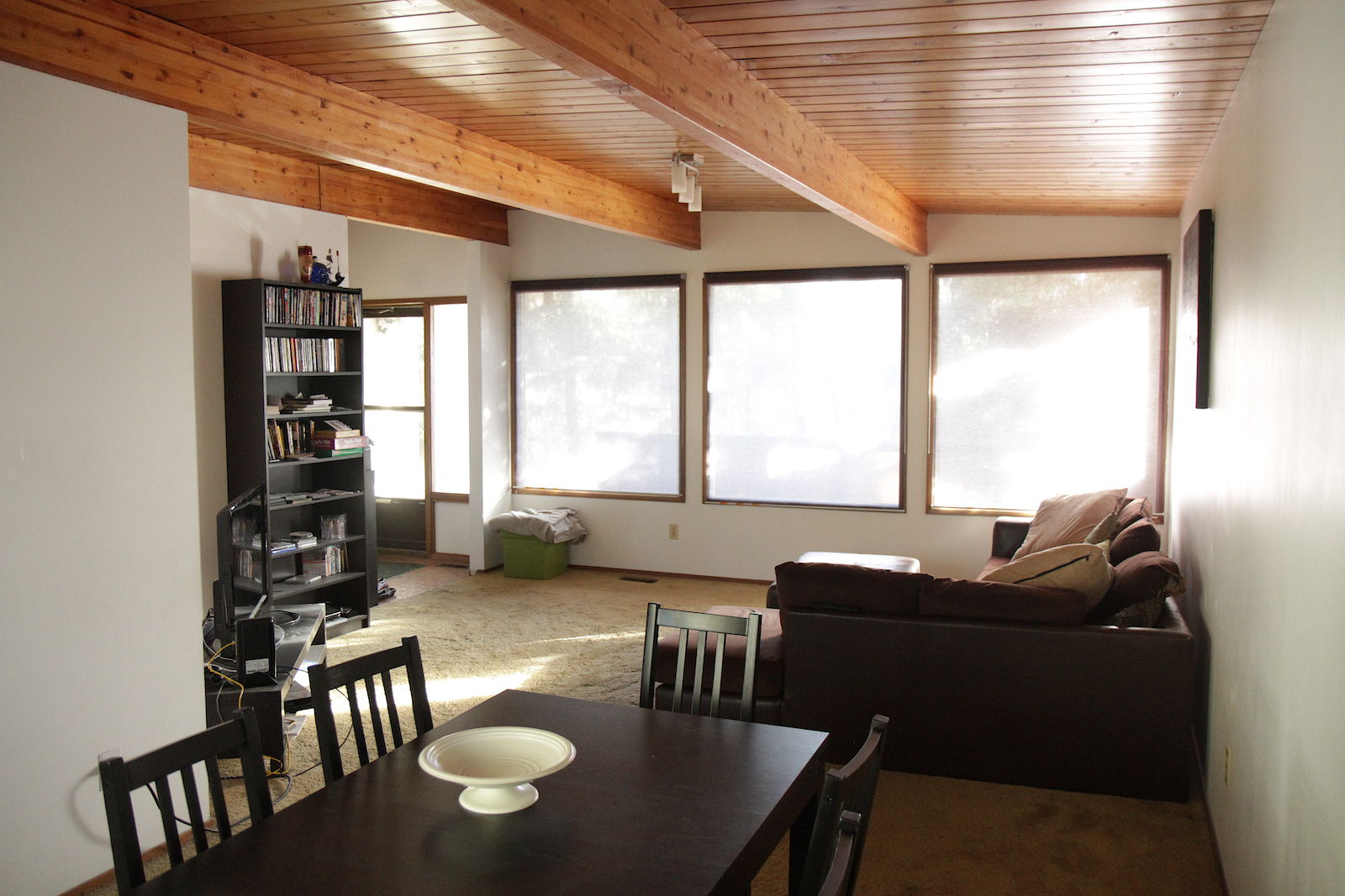 Sun+drenched+upstairs+living+room Calgary 3 bedrooms House for rent. Property photo: 37835-1
