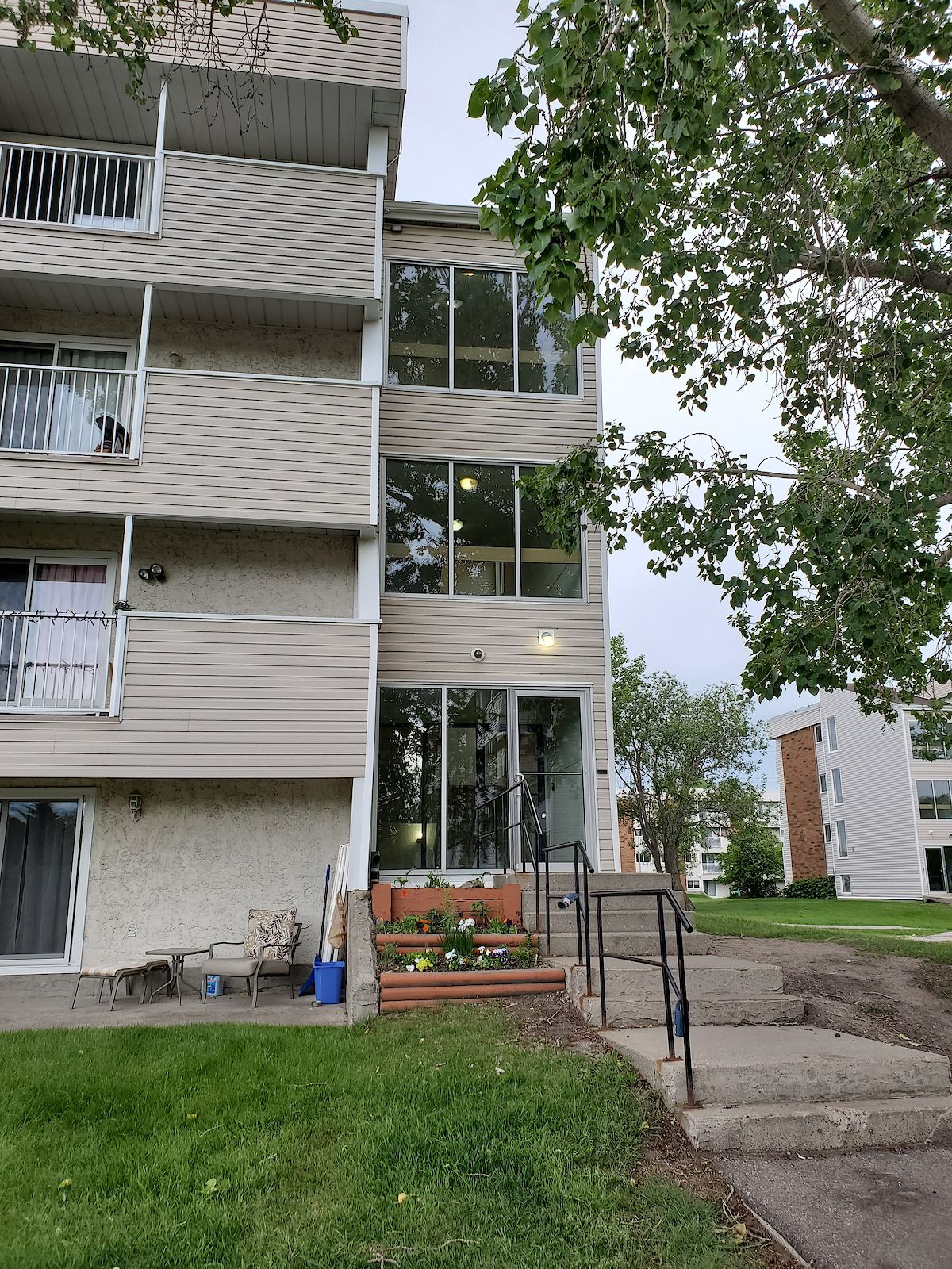 Edmonton 2 + Den bedrooms Condo Unit for rent. Property photo: 378469-1