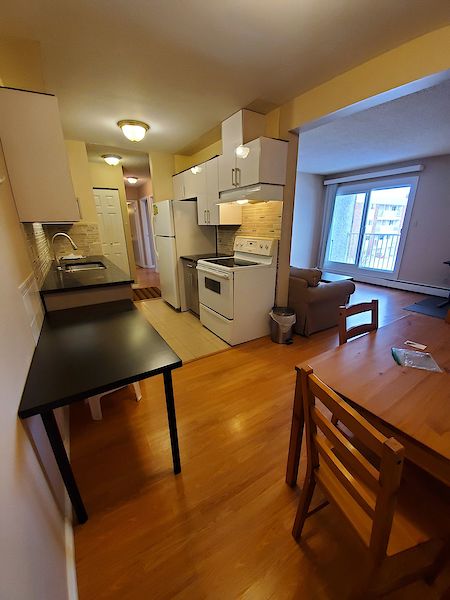 Edmonton 2 + Den bedrooms Condo Unit for rent. Property photo: 378469-2