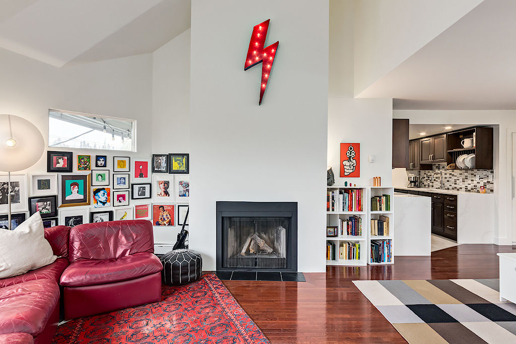 Calgary 3 + Den bedrooms Condo Unit for rent. Property photo: 380418-1