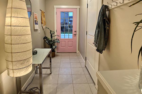 Cochrane 2 bedrooms Townhouse for rent. Property photo: 384642-3