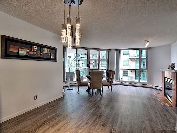 Calgary 2 + Den bedrooms Apartment for rent. Property photo: 386218-2